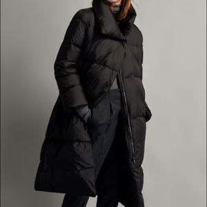 LONG DOWN PUFFER COAT WITH TIE BELT
Size: M